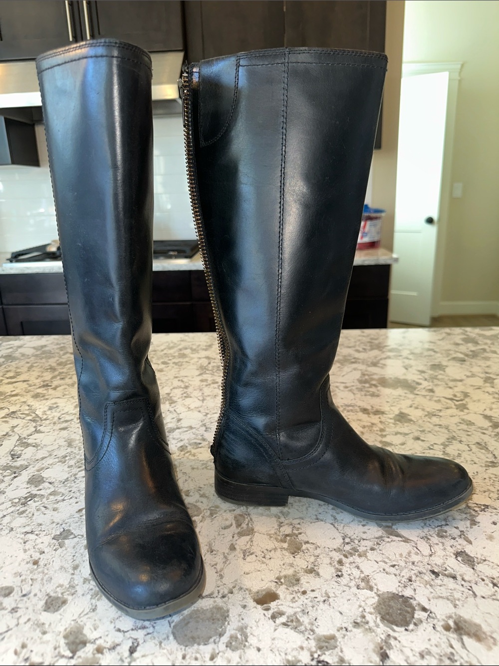 FRYE AND CO. Jolie Black Leather Knee-High Zip-Back Riding Boots. Size 7.5
